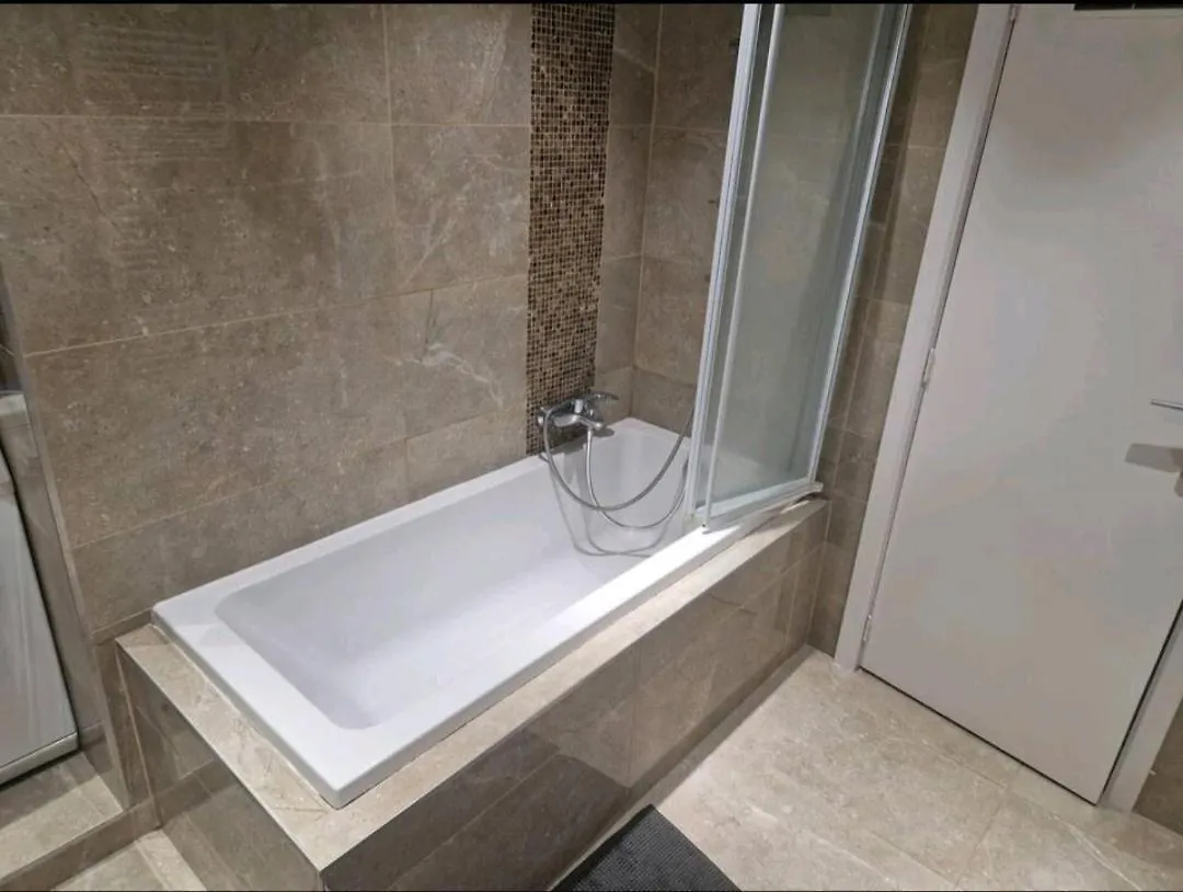 Проживание в семье Bright And Cozy Room Next To The Airport Petit Kampenhout